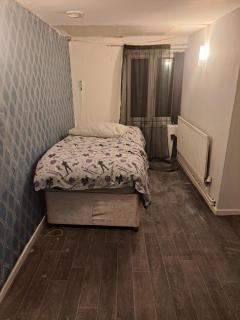 Rooms to rent in a shared house - Short & Long Stay - Huddersfield - 4