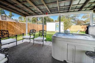 Haus of Grace Hot Tub and Firepit Pet Friendly - Fredericksburg - 3