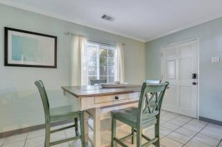 Gem by the Beach Unit A Walk to Beach, Shops, Bars - Tybee Island - 4