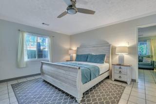 Gem by the Beach Unit A Walk to Beach, Shops, Bars - Tybee Island - 1