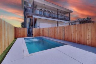 Private Pool ~ Game Room ~ Sleeps 14 ~Walk to DT - 0