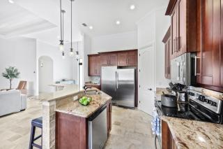 Central inland home with pool, spa and table tennis - 4