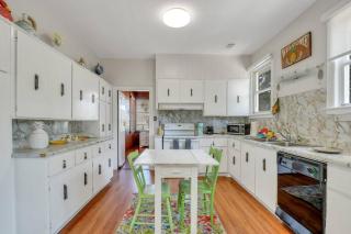 Pineapple by the Sea, 3 BR home, STEPS to Beach - 7