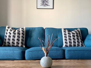 Harbour Views 3 Bed Townhouse with private off street parking and office - 1