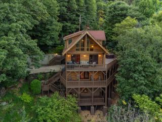 Dreamy Mountain Getaway~Hot Tub~Old Oak Lodge - Waynesville - 0