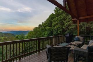 Dreamy Mountain Getaway~Hot Tub~Old Oak Lodge - Waynesville - 9