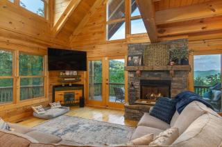 Dreamy Mountain Getaway~Hot Tub~Old Oak Lodge - 7