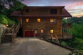 Dreamy Mountain Getaway~Hot Tub~Old Oak Lodge - 6