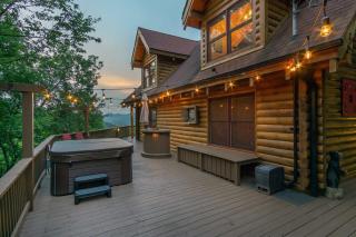 Dreamy Mountain Getaway~Hot Tub~Old Oak Lodge - 8