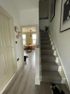 TubeSide Stylish 2-Bed Flat - London - 9