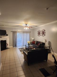Large Private Room with Balcony and bathroom - Charleston - 9