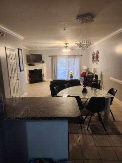 Large Private Room with Balcony and bathroom - Charleston - 5