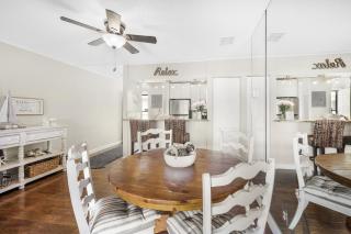 Central condo with pool and short walk to restaurants - 2