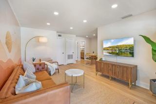 Fido Friendly Condo Sun and Fun Walk to DT Free Parking - 5