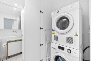 Modern 1BR Apt with Gym Pool & Wifi - Brisbane - 6