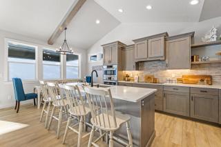 New Mountain Bluebird - walk to lake, golf, and town - game rm - family friendly - sleeps 14 - Cascade - 8