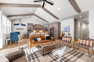 New Mountain Bluebird - walk to lake, golf, and town - game rm - family friendly - sleeps 14 - Cascade - 6