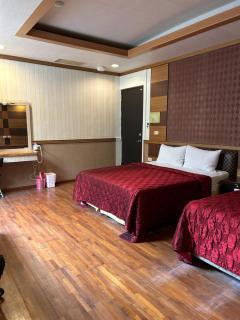Yosemite Hot Spring Resort - 2