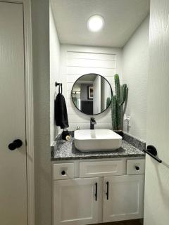 Modern Comfort: Updated Cozy Condo in Indian Point - Branson - 2