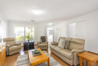 Singleton Impressions - EXECUTIVE ESCAPES - 1