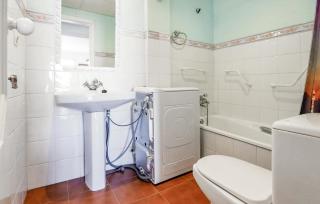 Awesome Apartment In Torrevieja - Torrevieja - 7