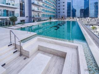 Overlooking Canal Views, Fam-Friendly 2BR Unit, Damac Majestine Tower, Business Bay by Deluxe Holiday Homes - Dubai - 3