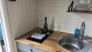 Cabin - Sleeps 2 hot tub & parking - 3