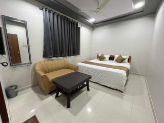HOTEL HARE KRISHNA - - 3