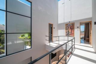 Berawa Breeze: Chic 4BR Beachside Oasis - Canggu - 6