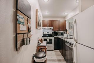 45SW-Fireplace-Dishwasher-Washer Dryer-Sleeps 4 condo - Glacier - 4