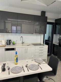 Ivory Style Maisonette near Downtown - 9