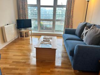 Flat w/ Balcony & Canal view - 4min to station - Dublin - 2