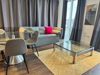 Phoenix 2 Bedroom Apartment in london - Woolwich - 3
