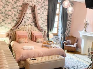 Chateau Bourgeoisie *** - - 9