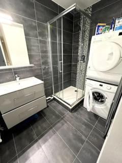 Shiny Compiègne Logement Entier - 0