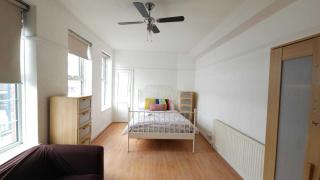London Edgware Station Apartment - 7