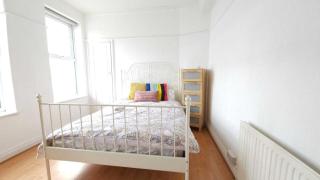 London Edgware Station Apartment - 5