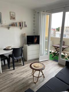 Studio rénové + loggia 5 mn des thermes / c.ville - La Case à Jo - Balaruc-les-Bains - 3