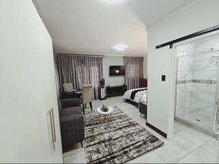 Bryanston Cottage - 1