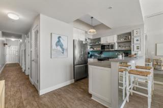 Majestic Sun Beach Resort by Panhandle Getaways - Destin - 1