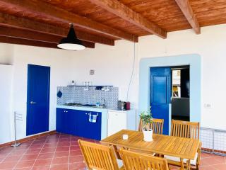 Villa Margherita - Appartamenti a due passi dal corso di Santa Marina Salina a 100 mt dalla spiaggia - Santa Marina Salina - 4