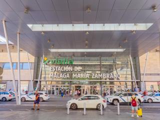 Cubo's Evy Malaga Apartment - 9