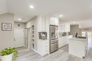 Seguin Riverfront Retreat Fishing Dock and Kayaks! - Seguin - 1