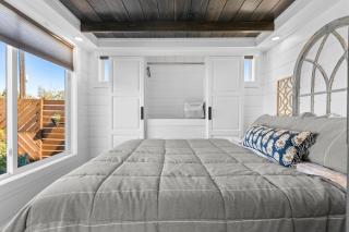 Red Door Tiny Home Lewis Ranch - Lindsay - 8