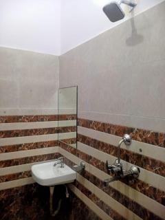 HOTEL RUDRA RESIDENCY Near Railway station - Mathura - 7