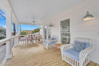 Freshly Renovated Tybee Beach Home:Short Walk to B - 8