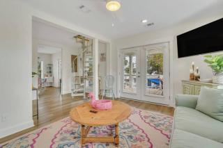 Freshly Renovated Tybee Beach Home:Short Walk to B - Tybee Island - 1