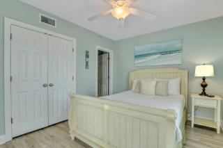 2 Bed Condo Walk to the Beach - 6