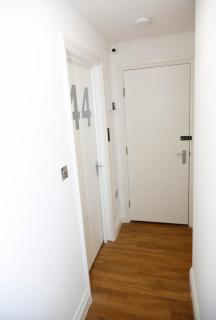 New Luxury Rooms in the Heart of London Next to Shops, Cafes, Bars & Metro with Shared Bathrooms - London - 8