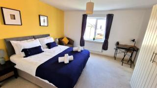 Margam's Alvington House for Business Travellers, Relocator or Families with FREE Parking, High Speed Internet and fully equipped kitchen - 4